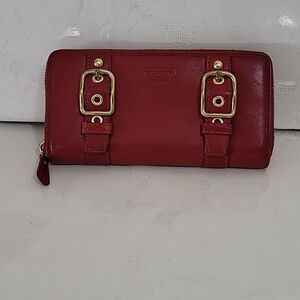 Coach Vtg Zoe Red Leather Accordion Style Zip Around Leather Wallet Buckles